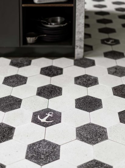 Sibella Court Tradewinds Pirate Black Hex image