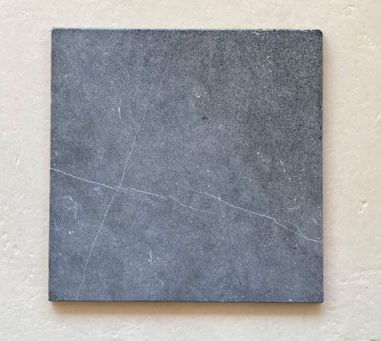 Tumbled Nero Maquina Tile 305x305 image