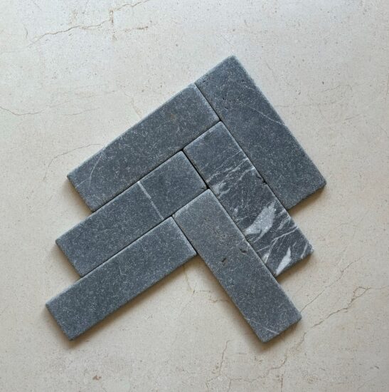 Pietra Grey Tumbled Rectangle Tile image